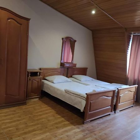 Hotel Ni&La Batoemi Buitenkant foto