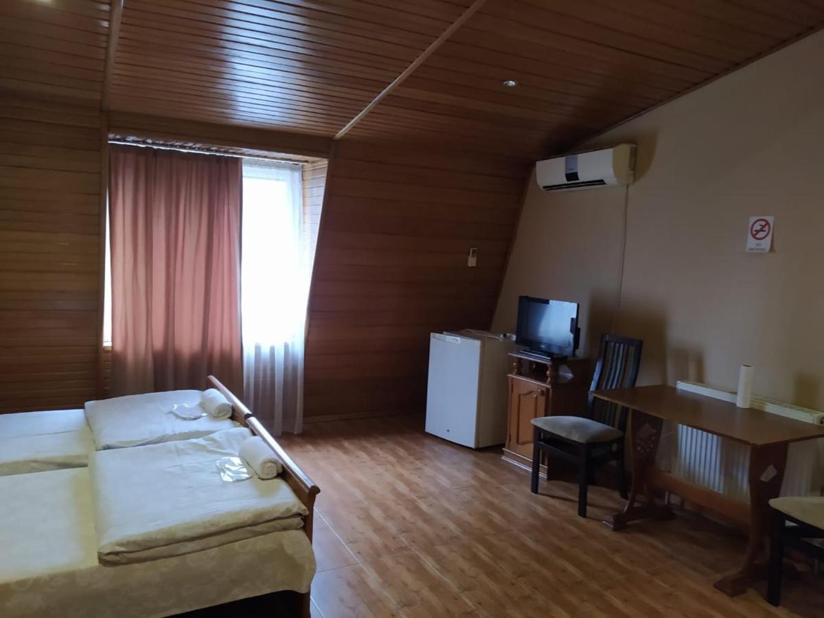 Hotel Ni&La Batoemi Buitenkant foto