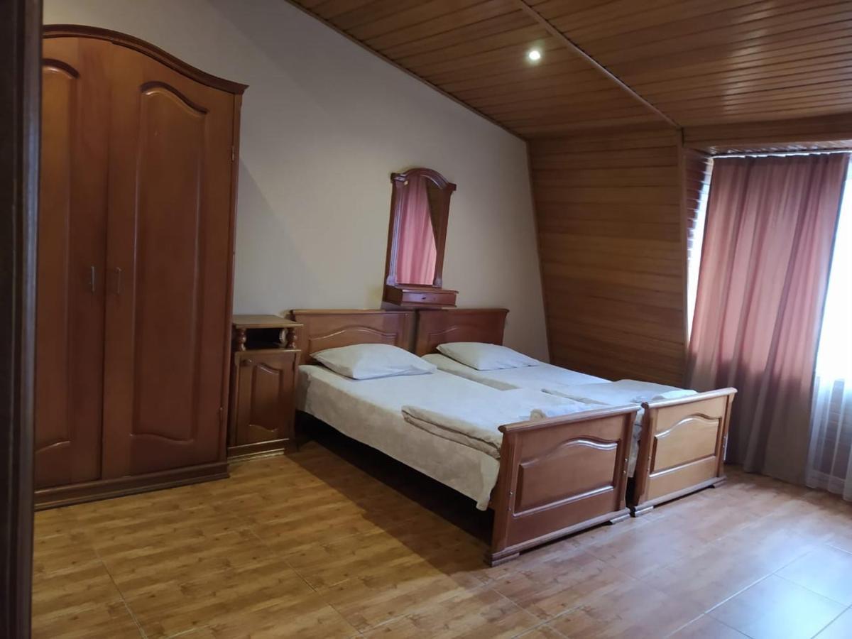 Hotel Ni&La Batoemi Buitenkant foto