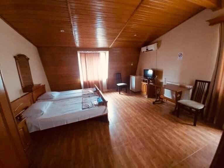 Hotel Ni&La Batoemi Buitenkant foto