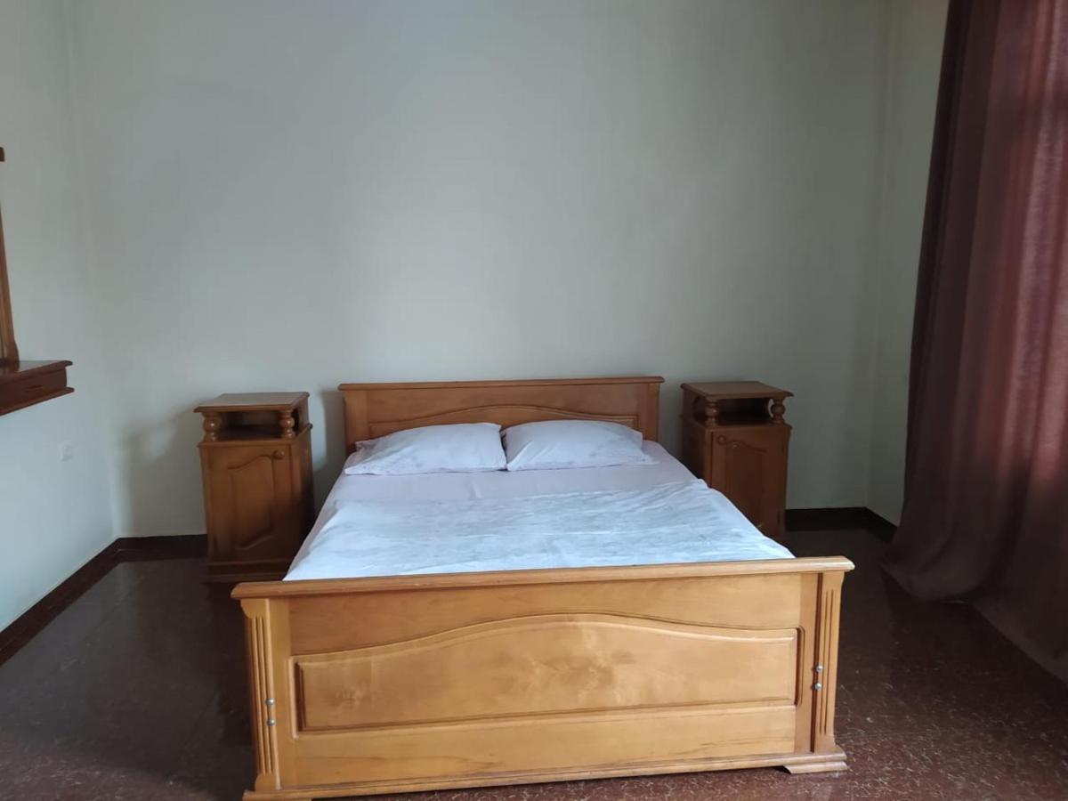 Hotel Ni&La Batoemi Buitenkant foto