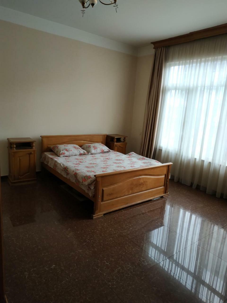 Hotel Ni&La Batoemi Buitenkant foto