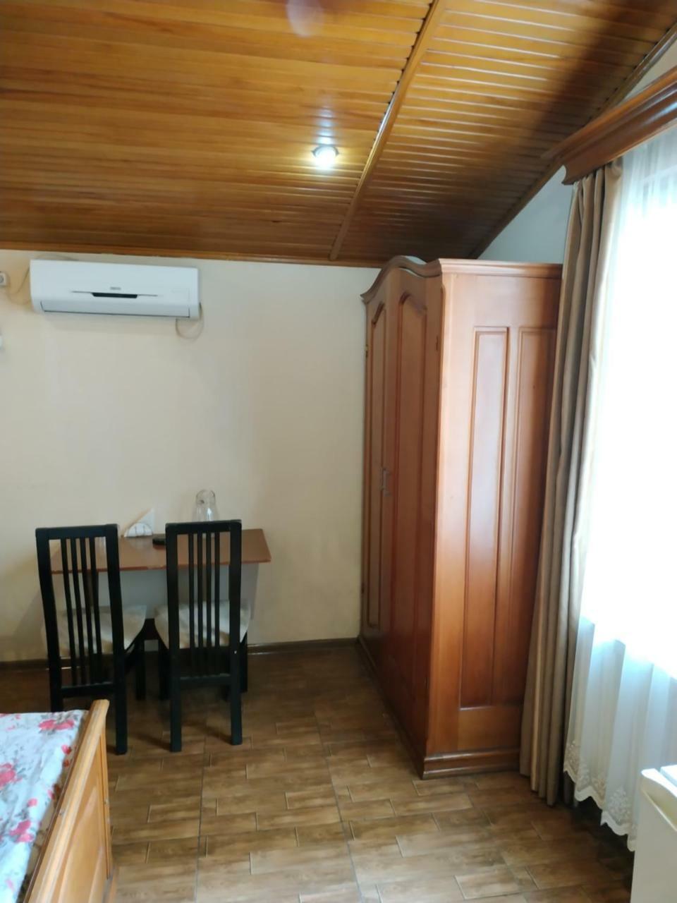 Hotel Ni&La Batoemi Buitenkant foto